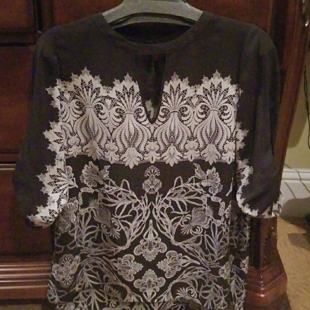 BCBG Maxazaria Blouse. Size XS.